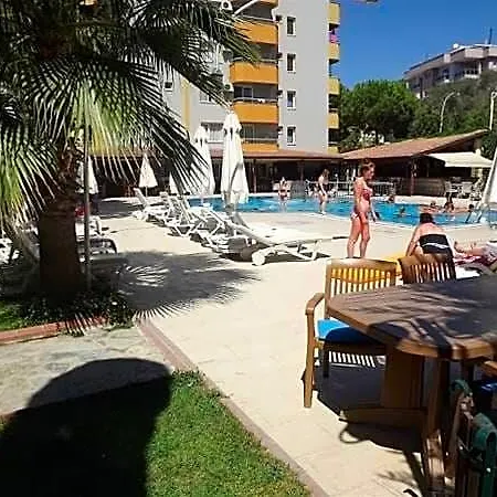 Opus Hotel 2*