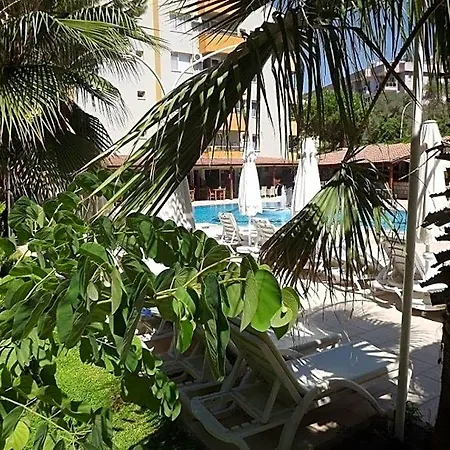 Hotel Opus 2*